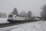 193 204 der SETG mit einem Knickkesselzug am 18. Januar 2015 bei Übersee.