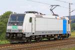 SETG 185 681-4 D-Rpool Solo am 04.08.2015  13:44 nördlich von Salzderhelden am BÜ 75,1 in Richtung Göttingen