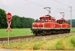 Am 17.Juni 2005 begegneten mir bei Acharting die Lokomotiven  E 63 und E 61 der Salzburger Lokalbahn.