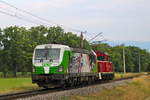 SETG 193.219 und SLB E 71 bei der Durchfahrt in Pabing am 17.6.2018.
SETG 193.219 wurde an diesem Tag als  Stille Nacht  Lok - anlsslich des Jubilums 
 200 Jahr Stille Nacht  - vorgestellt.
Das Foto entstand bei der Rckfahrt von Oberndorf nach Salzburg.