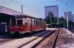 ET 32 der Salzburger Lokalbahn wartet im Salzburger Lokalbahnhof auf seine Weiterfahrt, 03.08.1984.