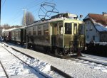 Auf der Salzburger Lokalbahn verkehrte am 19. Dezember 2010 dieser
Oldtimer E-Zug zwischen Salzburg und Lamprechtshausen. Auf dem Foto
sieht man den Zug beim Zwischenstop in Oberndorf.