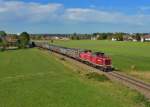 2000 083 (V83) + 2000 084 (V84) mit einem Petrolkokszug am 02.10.2015 bei Tüssling. 