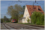 ET 2 als R 8608 von Feldbach nach Gleichenberg am 22.4.2019 bei der Einfahrt in den Zielbahnhof. Auch hier dürfte das ehemalige Bahnhofsgebäude in Privatbesitz sein.