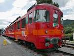 Elektrotriebwagen ET15 (A-STLB 94 81 4481 015-7) der Steiermarkbahn im Bahnhof Übelbach anlässlich einer Fahrzeugausstellung zur 100-Jahr-Feier der Strecke Peggau-Übelbach, 04.08.2019 

Der ET15 wurde 1968 als BDe 4/4 93  bei der Sihltalbahn in Betrieb genommen. Seit Mitte der 1990er Jahre wird er auf der Übelbacherbahn eingesetzt, fährt aber immer noch in seiner Originallackierung. 