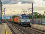 Graz. Am Abend des 04.05.2020 durchfuhr die 1142 578 den Bahnhof Graz Don Bosco mit einem Containerzug. 