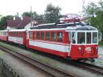 Attergaubahn : BD 4 ET 26109 mit Zug im Bahnhof Attersee am 03/08/10.
