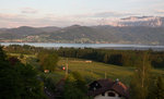 Großes Glück bestand, als ein Motiv mit Alpenblick und Attersee auf dem Balkon einer Wohnung in Palmsdorf am Abend des 25.