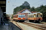 ÖBB 4855.001/ET 25.103 der Lokalbahn Lambach - Haag im Juli 1992 im Bahnhof Bachmanning, daneben ET 25.105 (?). Die ÖBB beschaffte für die von Stern & Hafferl betriebene Lokalbahn Lambach - Haag im Jahre 1989 zwei moderne Triebwagen, die sowohl unter Wechselstrom als auch Gleichstrom verkehren konnten. Leider konnten auch sie die Stilllegung der Bahn im Jahre 2009 nicht verhindern. Nach einem kurzen Einsatz auf der Bahnstrecke von Vöcklabruck nach Kammer-Schörfling am Attersee wurden bei beiden Triebwagen abgestellt.