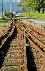 20. September 2003, Gmunden am Traunsee, am alten Seebahnhof lag noch das Dreischienengleis mit dieser Weiche. Scan vom Farb-Negativ.