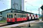 Vcklamarkt - Attersee. Am 10. September 1987 wird dem Plantriebwagen - es ist der B4ET 23 104 der GV (!) - in St. Georgen eine Ladung Schnittholz mit auf den Weg nach Vcklamarkt gegeben.