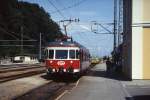 ET 24.104 der Lokalbahn Lambach - Haag im Juli 1992 im Bahnhof Lambach. Diesen Triebwagen hatte die Niedersächsische Waggonfabrik Elze 1950 für die Bad Eilsener Kleinbahn gebaut, dort war er als ET 204 im Einsatz. Nach der Einstellung dieser Bahn gelangte er 1967 zur Montafonerbahn, die ihn als ET 10.101 einsetzte. Außerdem erhielt er dort ein Hilfsaggregat, damit er fahrdrahtunabhängig im Bahnhof Bludenz verkehren konnte. Stern und Hafferl erwarb ihn daher 1991, um die alten Fahrzeuge zu ersetzen. Leider wurde er 2012 verschrottet.