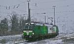 Nachdem sie einen Zug in den Güterbahnhof Neuss abgeliefert hatte, rollt die 1193 901 (Fahrzeugnummer: 91 81 1193 901-6 A-WENA) am 17.01.2024 in die Abstellung