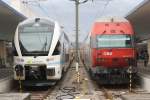 WSTBA 93 85 4010 602-9 und �BB Bbfmpz 50 81 86-33 101-5 der �BB am 26.Februar 2012 im Bf.