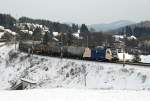 ES 64 U2-068 der Wiener Lokalbahnen AG befrdert einen Kesselwagenzug am 18.12.2009 um 13:28 Richtung Westen.