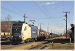 WLC ES64U2-035 mit einem Containerzug durch Wien/Oberlaa.