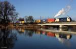 Wiener Lokalbahnen Cargo GmbH 183 705-3 vor Ganzzug Container, KBS 880 Nrnberg - Passau, fotografiert auf der Isarbrcke in Plattling am 16.01.2012 --> im Hintergrund ist die Abdampffahne der