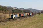 WLB 182 568 mit einem Containerzug am 17.03.2012 bei Harrbach.