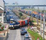 Das Abschlubild meiner Serie vom 18.9.: WLB 90 fhrt mit ein paar Containern aus dem Wiener Donaukaibahnhof aus 