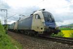 ES 64 U2-020 mit Containerzug in Fahrtrichtung Norden in der Ausfahrt Eichenberg.