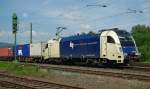 1216 950-6 (ES 64 U4-G) der WLC durchfuhr Eschwege West mit ihrem Containerzug am 15.06.2010 in Richtung Sden.