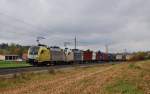 ES 64 U2-070 und ES64 U2-023 sind am 21.10.2010
mit einem Containerzug in Wartberg/Kr.durchgefahren.