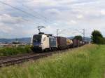 Die ES 64 U2-060 mit einem KLV-Zug am 21.06.2011 unterwegs bei Plling.