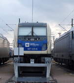 WLC 187 325-6 am 15.02.2022 beim Railpool Lokservice in Hamburg-Waltershof. Durch den Zaun fotografiert.