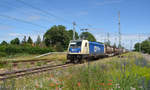 187 325 der WLC führte am 21.06.20 einen Bertschi-Containerzug durch Peißen Richtung Halle(S).