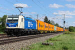 Der 13.5.26 bot als weiteres Schmankerl die Wiener Lokalbahn 187 326 mit Hapag Lloyd Containern. Schade, Nr 5 tanzt aus der Reihe. Aber trotzdem kein allt�glicher Anblick.