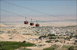 Die fast tiefste Seilbahn der Welt - 

... in einer der wohl ältesten Stadt der Welt. 

Die Jericho-Seilbahn zum Berg der Versuchung liegt unterhalb des Meeresspiegels und überwindet bei einer Länge von 1330 eine Höhenunterschied von 180 m von der Talstation in -230 m zur Bergstation in -50 m 'Tiefe.' 

Die Masada-Seilbahn ebenfalls im Jordantal hat eine noch tiefere Talstation mit -257 m.

