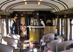 Die Bar und die bequemen Sessel im Schlusswagen des 'Anden Explorer'.