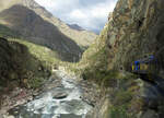 Imposante Fahrt durch das wilde Urubamba-Tal Richtung Machu Picchu.