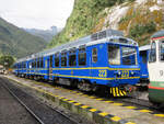 Abgestellter Triebwagen im Bahnhof Aguas Calientes, 15.7.2015