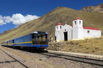 Der Anden Explorer mit dem exklusiven Schlusswagen in der Station La Raya auf 4319 m�M.