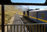 Blick aus dem Schlusswagen auf den Gegenzug von Puno nach Cusco.