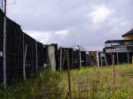 Der Lokschuppen des Ehemaligen Bahnbetriebswerks Pyskowice. (Sommer 2006) Heute findet man hier ein Eisenbahnmuseum mit vielen Dampflokomotiven! Leider ist ein paar Monate frher im Winter der halbe Lokschuppen eingestrtzt! Der Grund war das viel Schnee auf dem Dach lag!