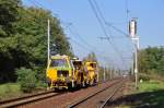 Eine  Gleisstopfmaschine  bei Katowice-Podlesie in Richtung Tychy fahrend (12.10.2012)