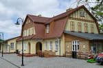 01.06.2017; Der Bahnhof von Rewal an der polnischen Ostseeküste.