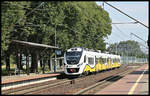 Der moderne Elektrotriebzug 45WE-029 fährt hier am 8.9.2021 um 15.01 Uhr aus Liegnitz kommend in Milkowice ein.