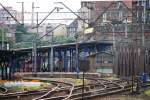 SZCZECIN (Woiwodschaft Westpommern), 26.07.2009, Blick von der Straße Owocowa auf den Bahnsteig 4 des Hauptbahnhofs  