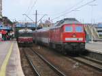 Auch das ist in Szczecin Glowny mglich,das treffen von einer 232er und einem EN57-Triebwagen.Am 14.Mai 2011 waren es 232 502 und der EN57-1775 die sich traffen.