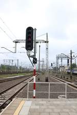 Signalanlage in Poznan Glownly am 17.07.18 am Bahnsteigende
