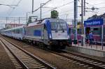 ELEKTROLOKOMOTIVEN IN POLEN
P.K.P INTERCITY auf der Fahrt nach Berlin mit der 5 370 004 1251. Die Aufnahme ist am 17. August 2014 bei der Einfahrt in den Hauptbahnhof Posen entstanden.
Foto: Walter Ruetsch