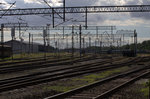 Blick auf die im Moment wenig genutzten Gleise des Bahnkontenpunktes Wegliniec.
06.07.2016 17:06 Uhr.