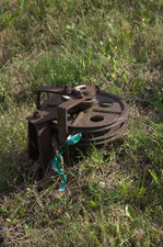 Die Zufahrt zum BW Wegliniec war sicher mit einer mechanischen Schranke gesichert, heute findet sich nur noch eine Umlenkrolle.