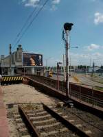 Lichtsignal vor einem Gleisabschlu in Szczecin Glowny.