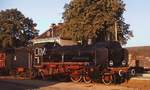 In der Abendsonne des 22.09.1976 präsentiert sich Ok1 410, die frühere Reichsbahn-38 3360, im Bahnhof Sztum/Stuhm (Strecke Malbork/Marienburg - Grudziadz/Graudenz)