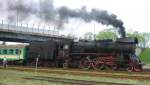 01.5.04 , Wolsztyn ; nach der Parade rangiert die Ol 49 23 einen Sonderzug fr die Heimfahrt