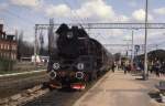Am 19.04.1992 bespannte die PKP Dampflok Ol 49-50 den Planzug von
Nasielks nach Torun. Bei der Ankunft in Torun herrschte reges
Treiben auf dem Bahnsteig.